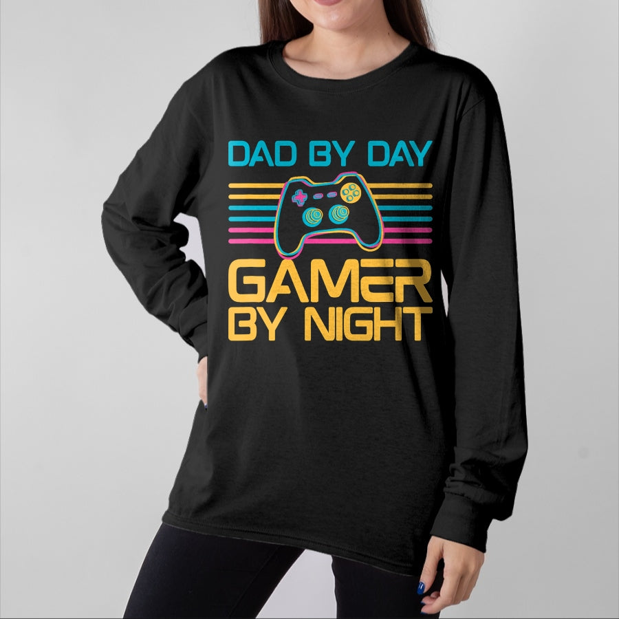 Gift for Dad Shirt, Funny Dad Unisex T-Shirt/Hoodie/Sweatshirt HLT00 – Dad By Day Gamer By Night Video Games Lover Gamer Dad T-Shirt