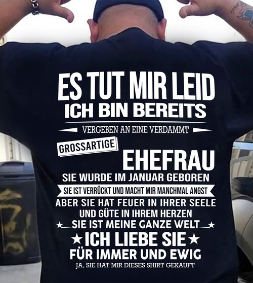 JANUAR - ICH BIN BEREITS AN EINE VERDAMMT GROSSARTIGE EHEFRAU VERGEBEN - Das perfekte Geschenk für Ihren Ehemann - GER/NINA01 (SKU2606-183-01)