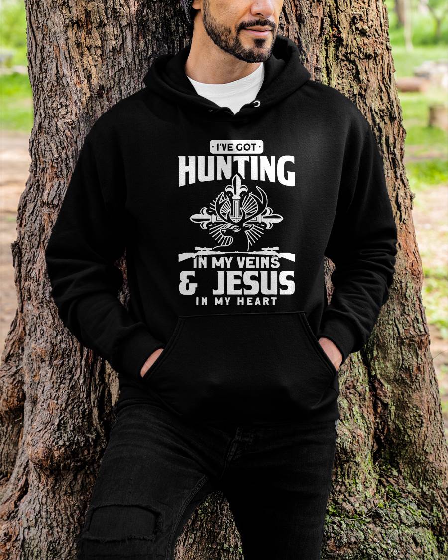 Hunting In my Veins & Jesus In My Heart Deer Hunting Hunter T-Shirt