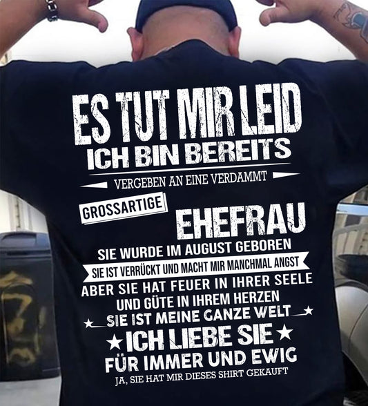 AUGUST - SIE IST MEINE GANZE WELT ICH LIEBE SIE FÜR IMMER UND EWIG - Das perfekte Geschenk für Ihren Ehemann - GER/NINA08 (SKU2605-350-08)