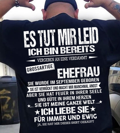 SEPTEMBER - SIE IST MEINE GANZE WELT ICH LIEBE SIE FÜR IMMER UND EWIG - Das perfekte Geschenk für Ihren Ehemann - GER/NINA09 (SKU2605-350-09)