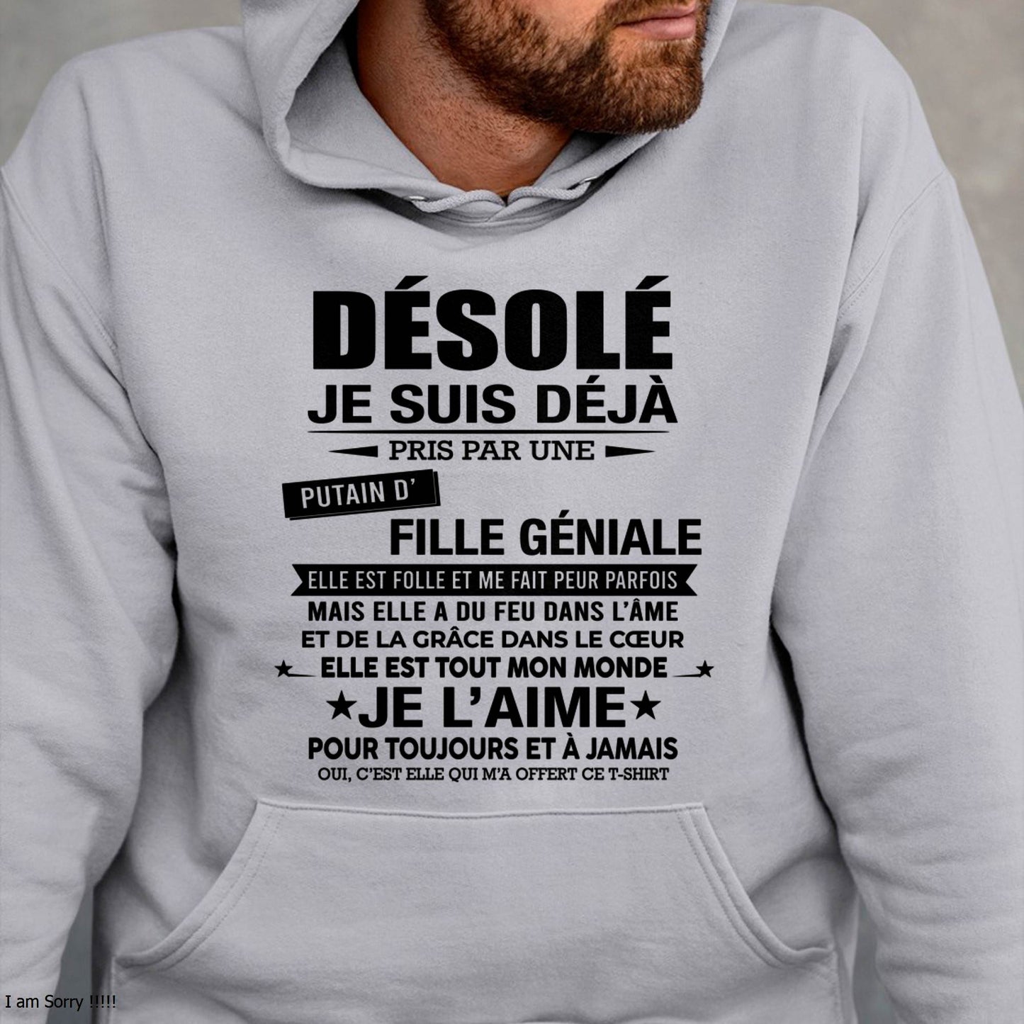 DÉSOLÉ, JE SUIS DÉJÀ PRIS PAR UNE FILLE VRAIMENT GÉNIALE – DE LA PART DE MA FEMME - FR00/NINA00 (SKU2606-42-00)