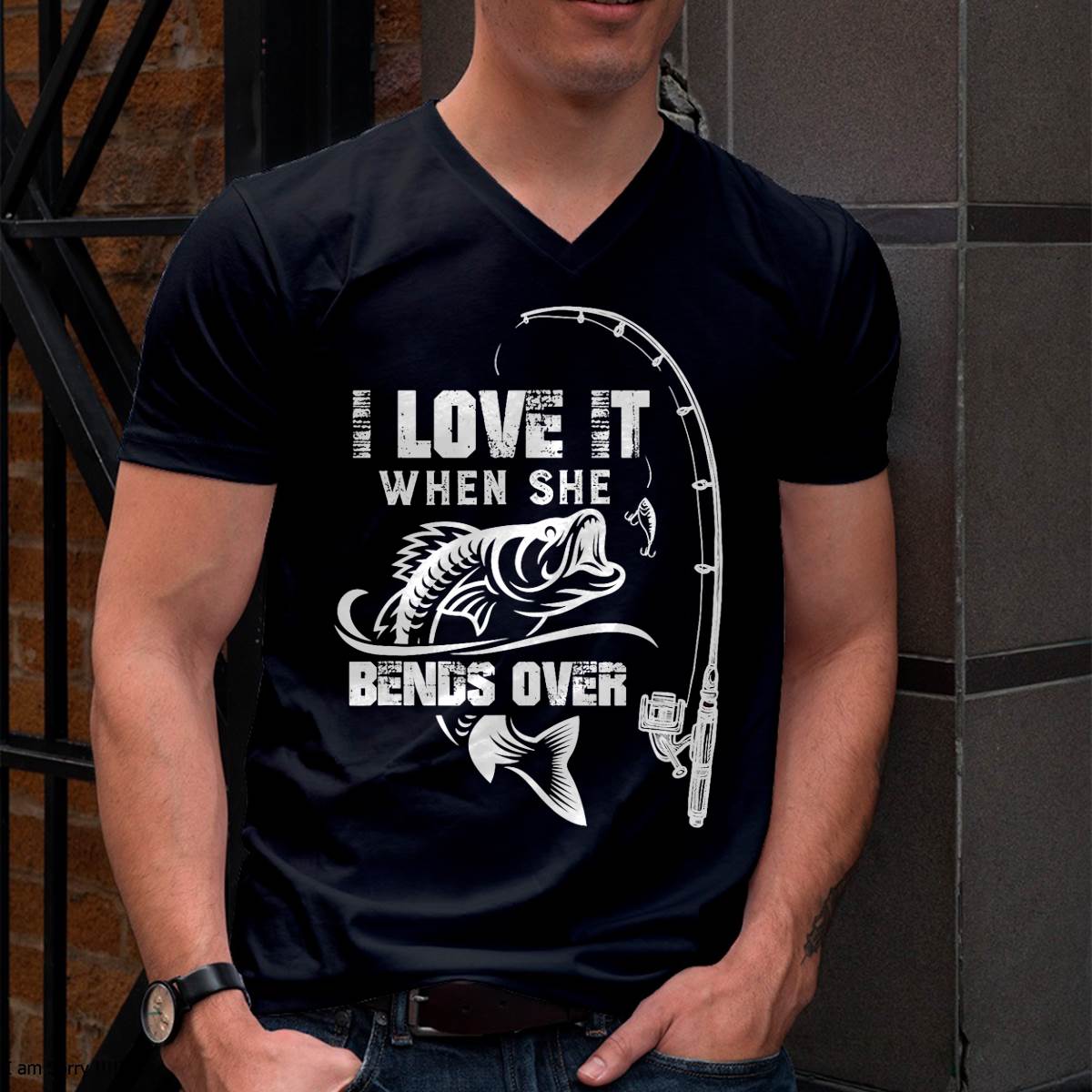 I Love It When She Bends Over - Funny Fishing T-Shirt