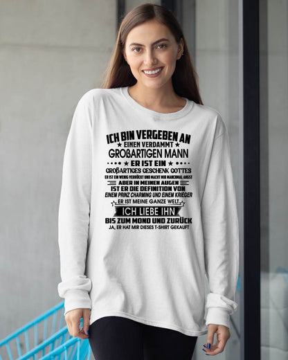 ICH BIN VERGEBEN AN EINEN VERDAMMT GROßARTIGEN MANN - Das perfekte Geschenk für deine Freundin - GER/NINA00 (SKU2605-392-00)