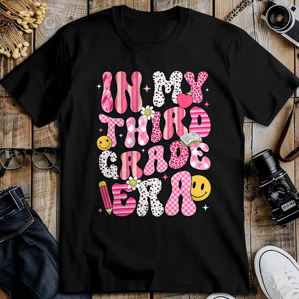 Best Student Shirt, Funny Back To School UnisexT-Shirt/Hoodie/Sweatshirt HLT00 - Back to School in My 3rd Third Grade Era Retro Pink Girl T-Shirt