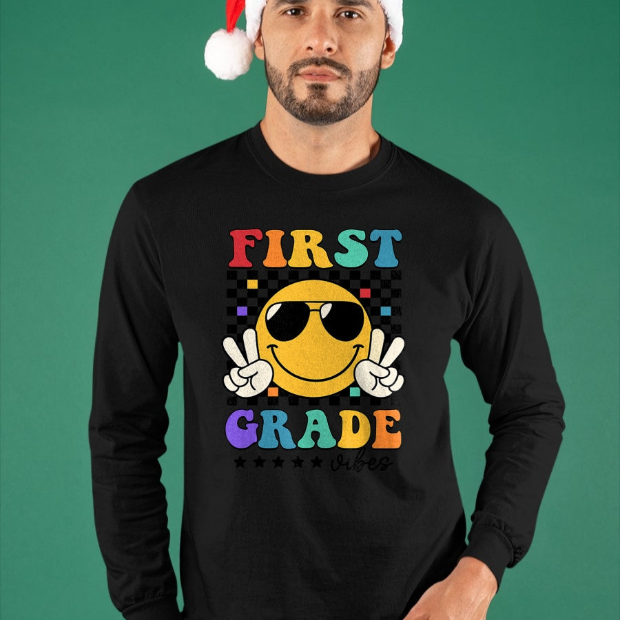Best Student Shirt, Funny Back To School UnisexT-Shirt/Hoodie/Sweatshirt HLT00 - 1st Grade Vibes Smile Face Back to School Girls First Grade T-Shirt