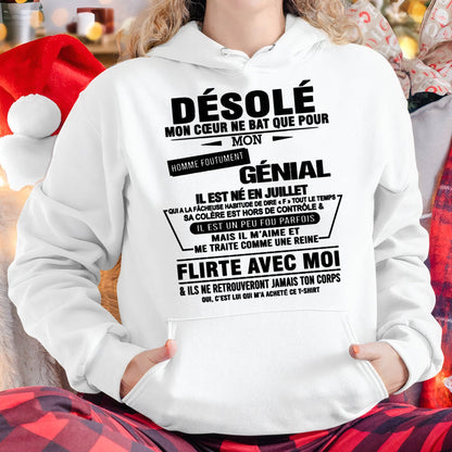 JUILLET – DÉSOLÉ, MON CŒUR NE BAT QUE POUR MON HOMME FOUTUMENT GÉNIAL – DE SON MARI – FR07/NINA07 (SKU26T-01161-07)