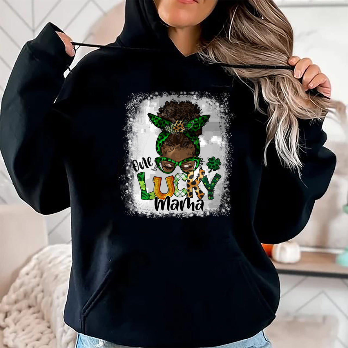 Gift for Mom Shirt, Funny Mom Unisex T-Shirt/Hoodie/Sweatshirt HLT00 - One Lucky Mama Mom Mother African American St Patrick's Day T-Shirt