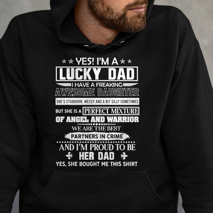 Gift for Dad Shirt, Funny Dad Unisex T-Shirt/Hoodie/Sweatshirt HLT00 – Mens Yes I_m a lucky Dad Awesome Father and Daughter Father s Day T-Shirt