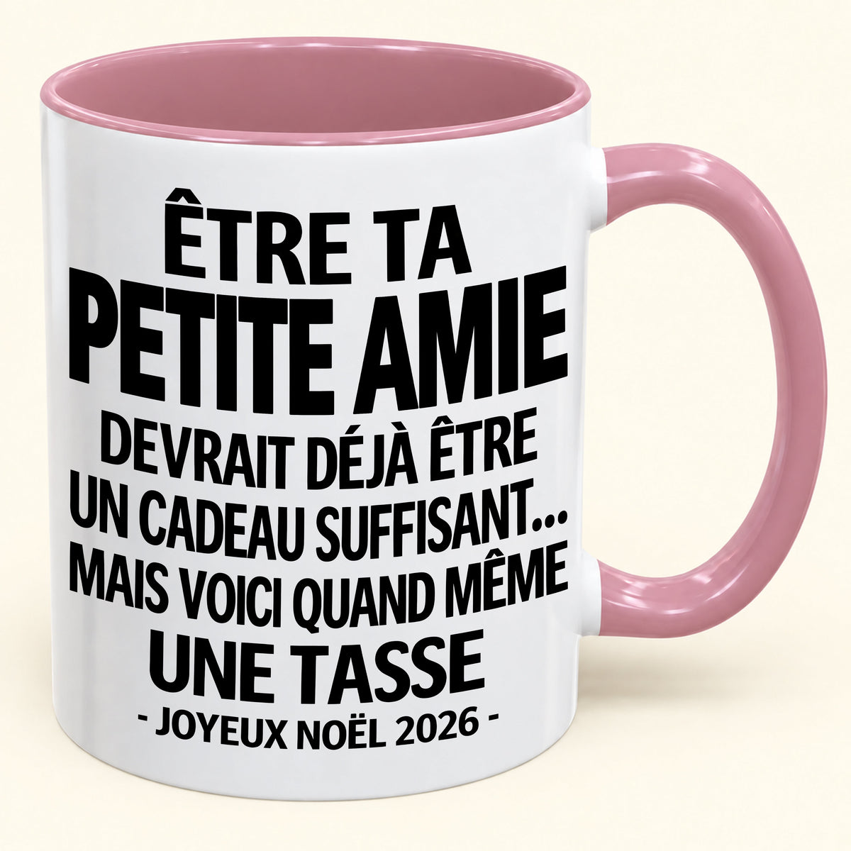 Être ta petite amie est déjà un cadeau suffisant – Mug bicolore humoristique – Cadeau de Noël 2026 (SKU2610-267) MUGFR