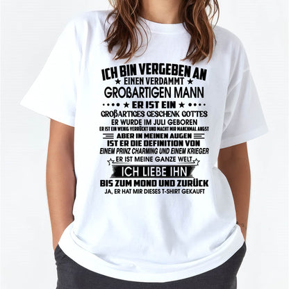 JULI - ICH BIN VERGEBEN AN EINEN VERDAMMT GROẞARTIGEN MANN - Das perfekte Geschenk für deine Freundin - GER/NINA07 (SKU2605-392-07)