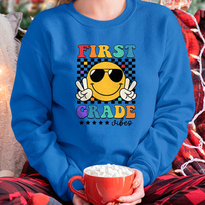 Best Student Shirt, Funny Back To School UnisexT-Shirt/Hoodie/Sweatshirt HLT00 - 1st Grade Vibes Smile Face Back to School Girls First Grade T-Shirt