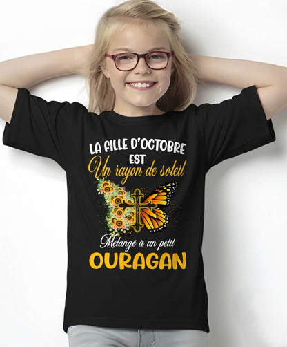 OCTOBRE - LA FILLE D’OCTOBRE EST UN RAYON DE SOLEIL MÉLANGÉ À UN PETIT OURAGAN - FMA - FR/NINA10 (SKU2603-153-10)