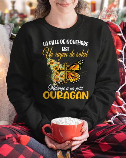 NOVEMBRE - LA FILLE DE NOVEMBRE EST UN RAYON DE SOLEIL MÉLANGÉ À UN PETIT OURAGAN - FMA - FR/NINA11 (SKU2603-153-11)