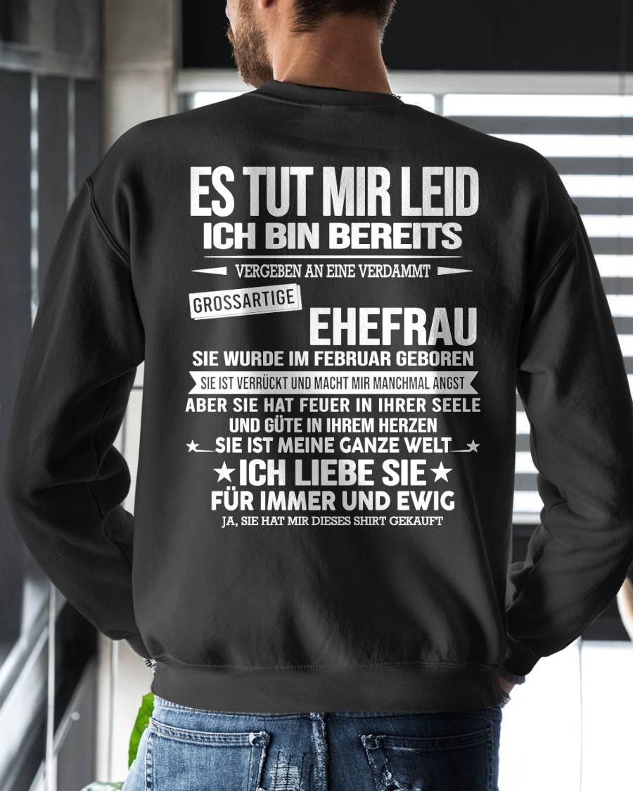 FEBRUAR - ICH BIN BEREITS AN EINE VERDAMMT GROSSARTIGE EHEFRAU VERGEBEN - Das perfekte Geschenk für Ihren Ehemann - GER/NINA02 (SKU2606-183-02)
