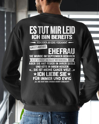 SEPTEMBER - ICH BIN BEREITS AN EINE VERDAMMT GROSSARTIGE EHEFRAU VERGEBEN - Das perfekte Geschenk für Ihren Ehemann - GER/NINA09 (SKU2606-183-09)