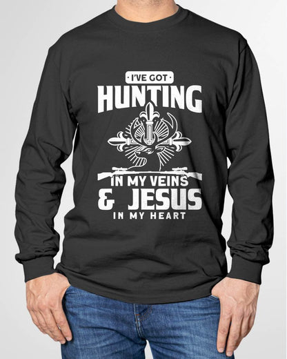 Hunting In my Veins & Jesus In My Heart Deer Hunting Hunter T-Shirt