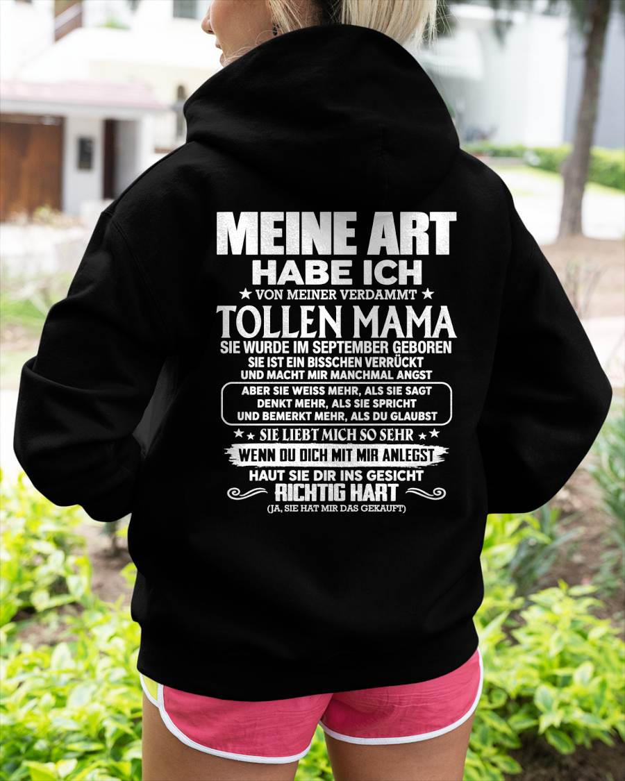SEPTEMBER -  MEINE ART HABE ICH VON MEINER VERDAMMT TOLLEN MAMA – Das perfekte Geschenk für deinen Sohn - NINA09 (SKU2610-78-09)
